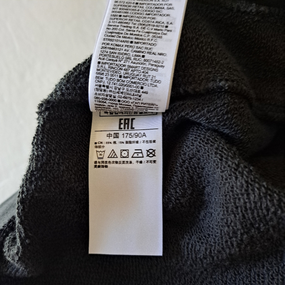 GAP Men's Knit Black Shorts - Picture 9 of 13